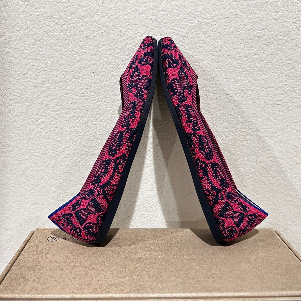 Rothy's The Point Flats in Fuchsia Navy Snake, Size 7.5, New in Box - Picture 4 of 8
